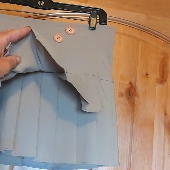 Ruffled mini skirt- NWOT - Picture 2 of 4